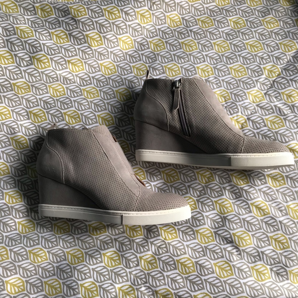 Paolo Felicia Suede Gray Perforated Wedge Booties Linea Paolo Size 9 EUC